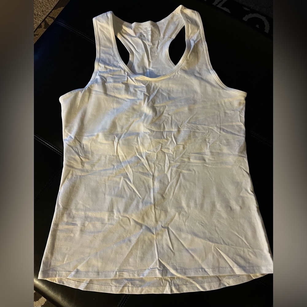 NWOT Women’s plus built in bra tank top. No brand. Size 2X.
